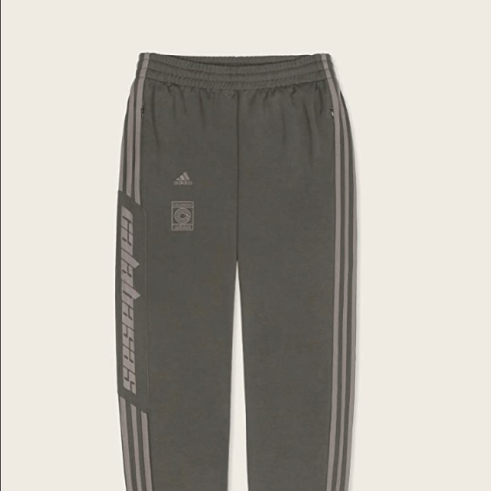 Fake Yeezy sweats!!! They look real!!